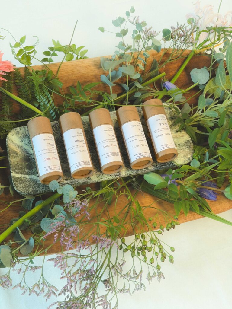 Geur als instrument voor je ruimte, het pakket Vijf van Kitaku-space en scent, inhoud 5 etherische oliën